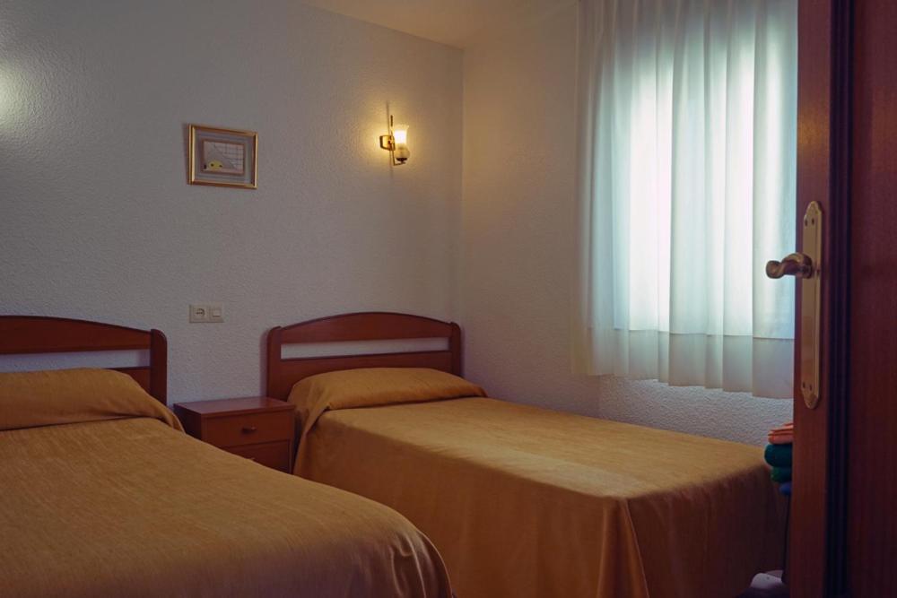 Apartamentos Las Carabelas Бенидорм Екстериор снимка