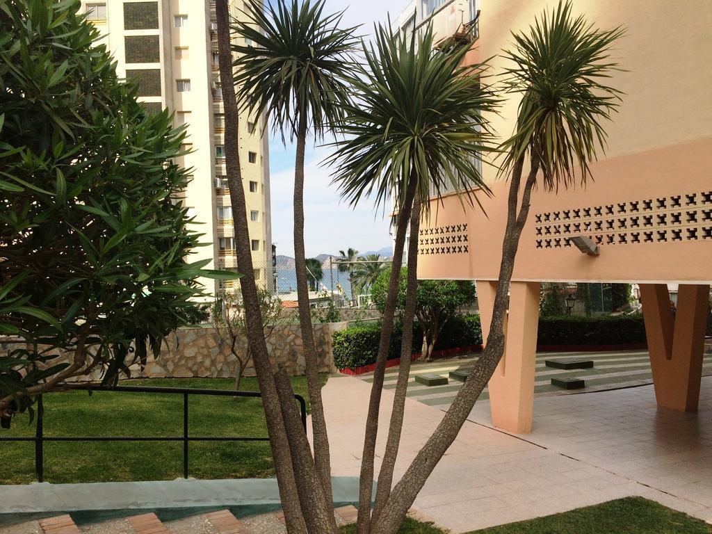 Apartamentos Las Carabelas Бенидорм Екстериор снимка